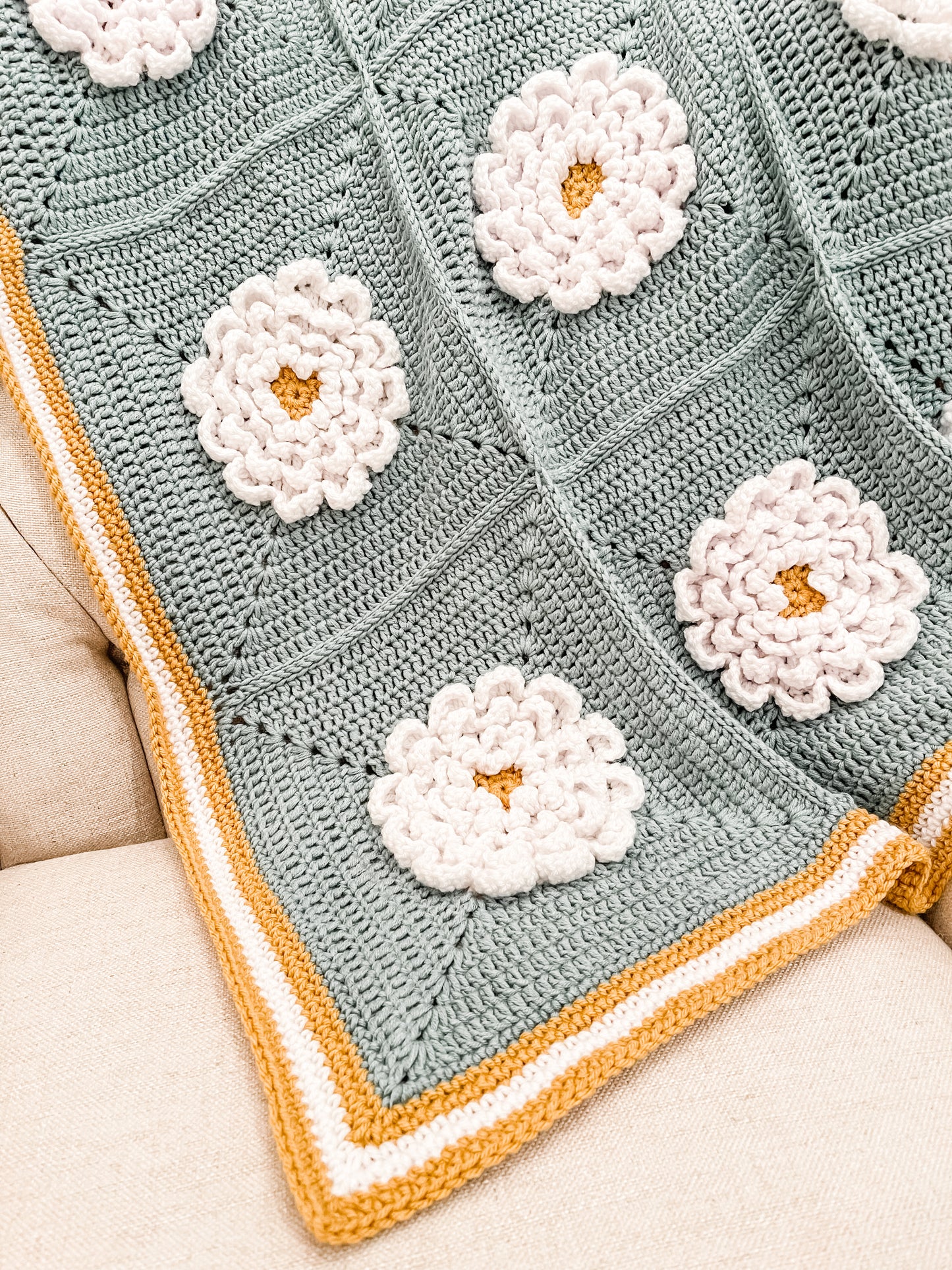 Daisy Pop Throw