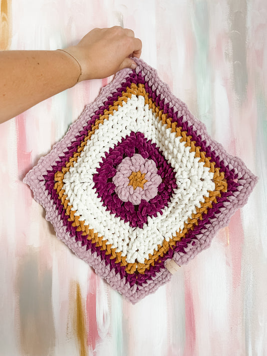 Dahlia Lovey